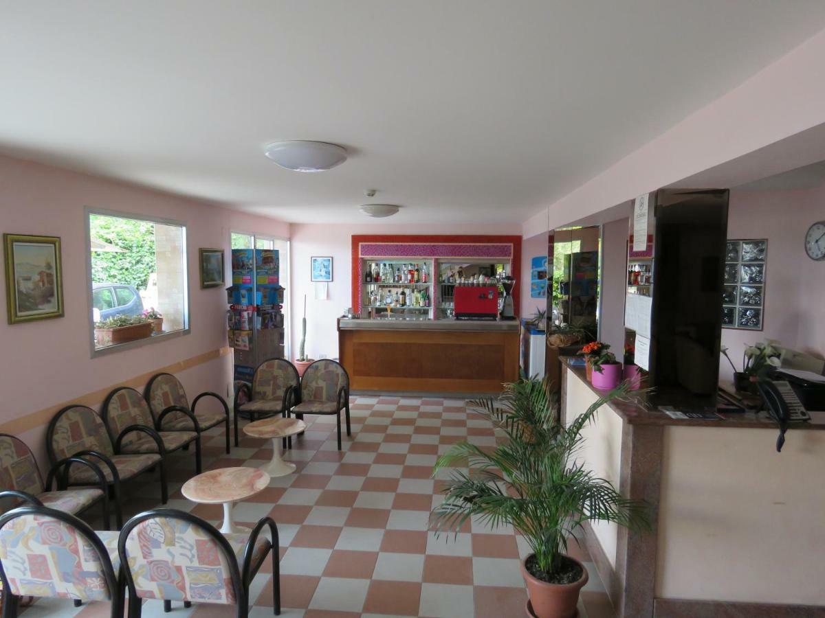 רימיני Hotel Cliff מראה חיצוני תמונה