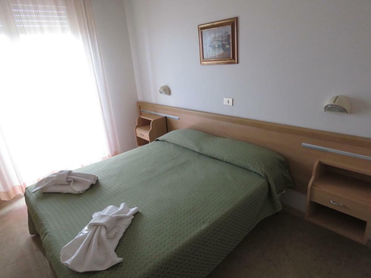 רימיני Hotel Cliff מראה חיצוני תמונה