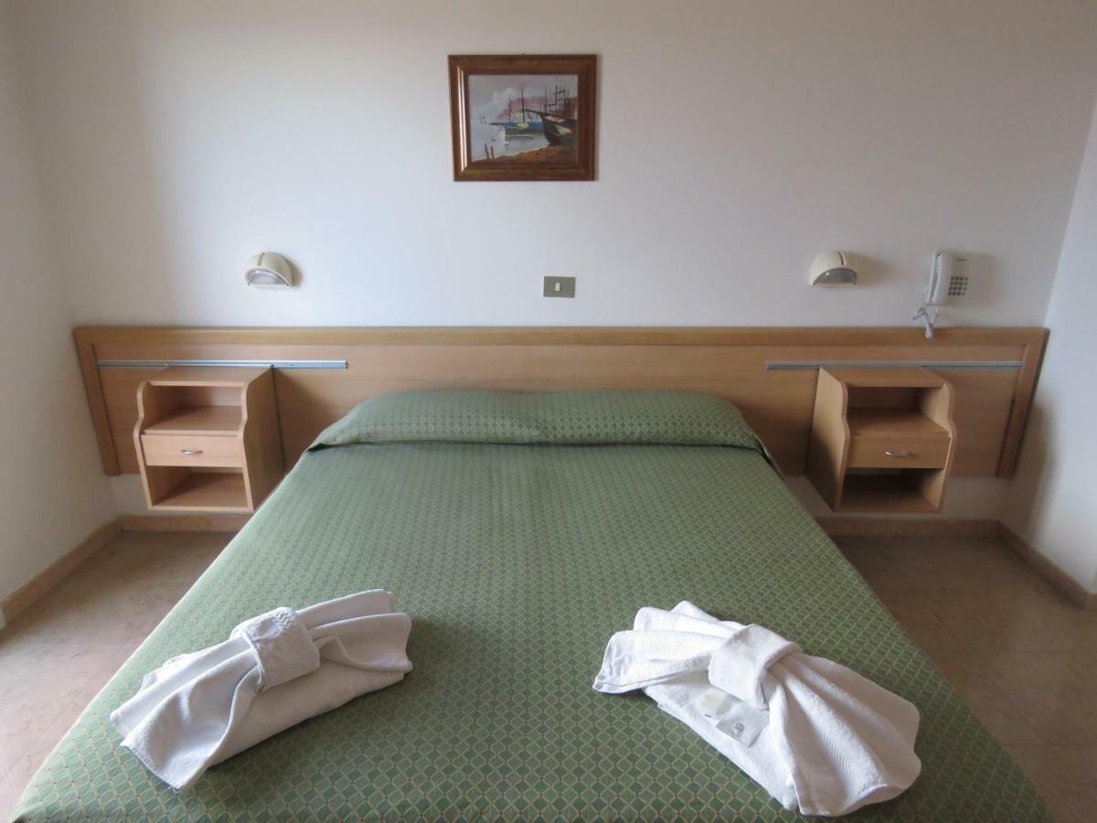 רימיני Hotel Cliff מראה חיצוני תמונה