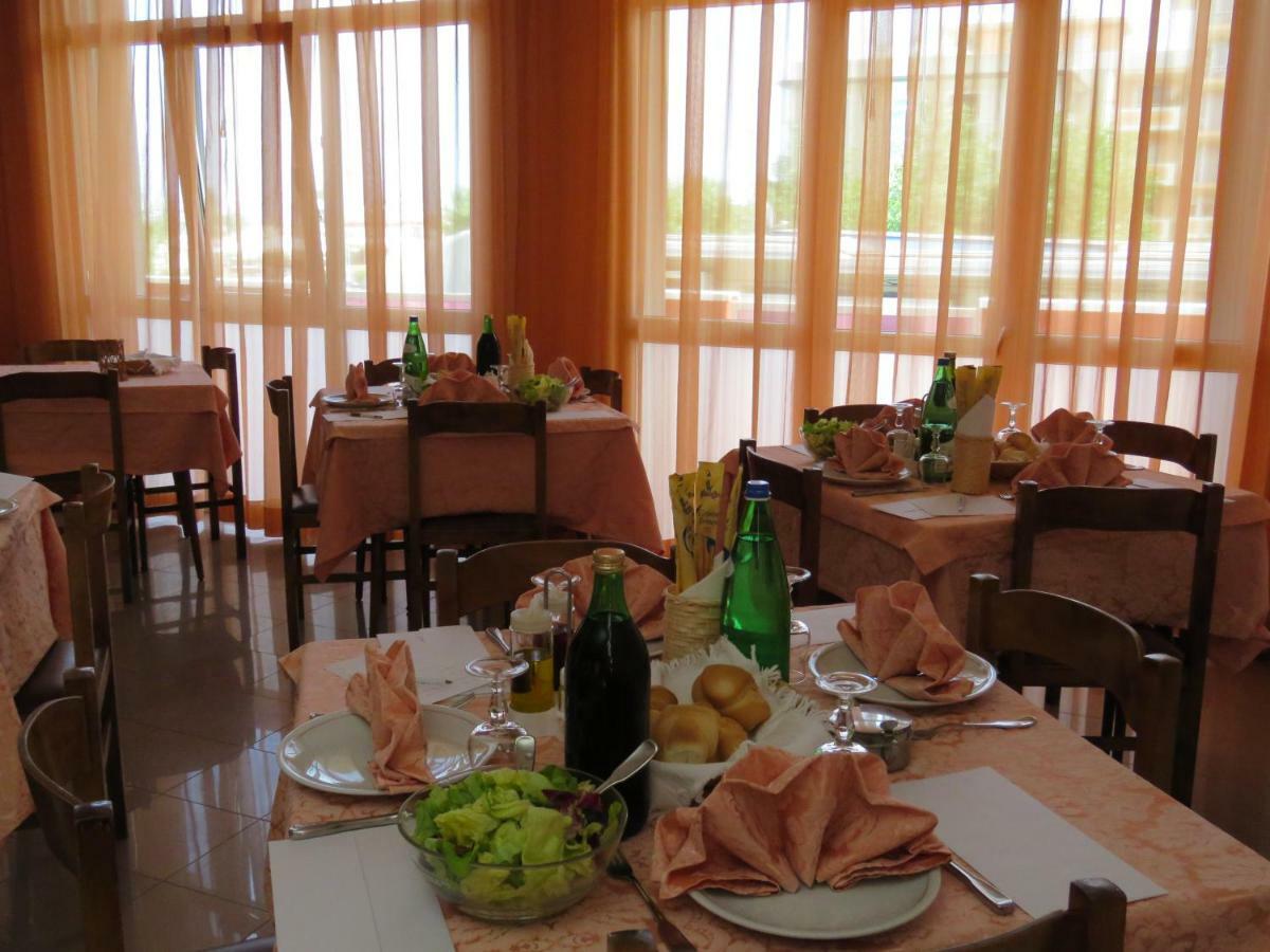 רימיני Hotel Cliff מראה חיצוני תמונה