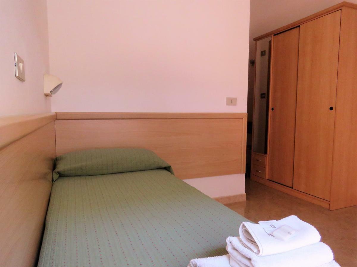 רימיני Hotel Cliff מראה חיצוני תמונה