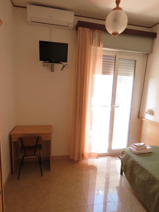 רימיני Hotel Cliff מראה חיצוני תמונה