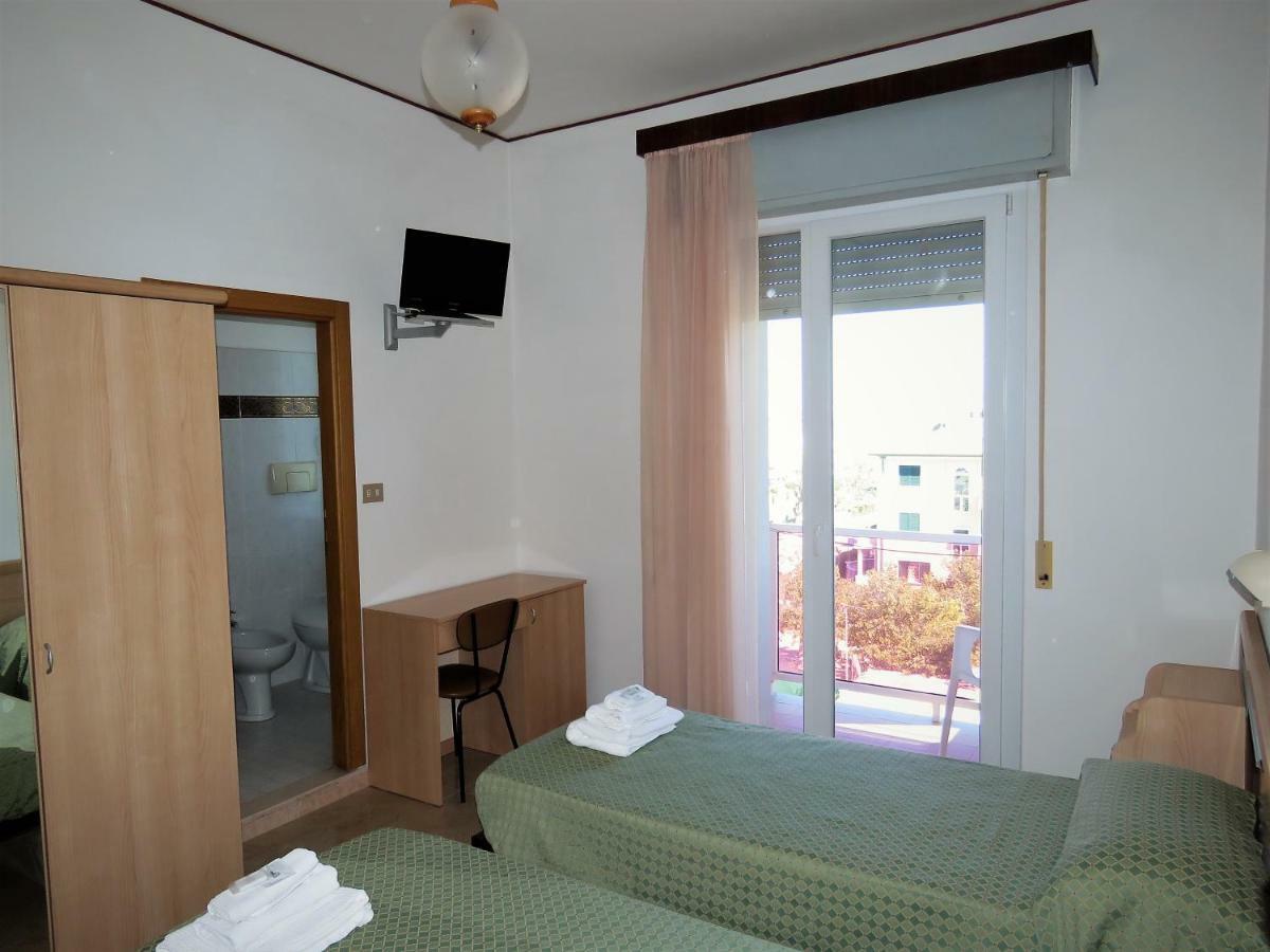 רימיני Hotel Cliff מראה חיצוני תמונה