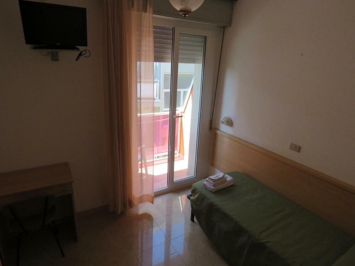 רימיני Hotel Cliff מראה חיצוני תמונה