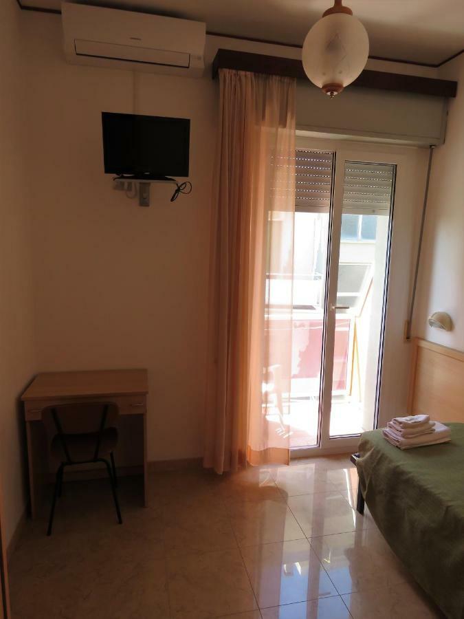 רימיני Hotel Cliff מראה חיצוני תמונה