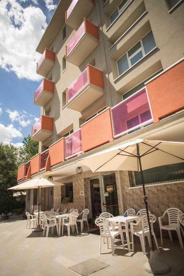 רימיני Hotel Cliff מראה חיצוני תמונה